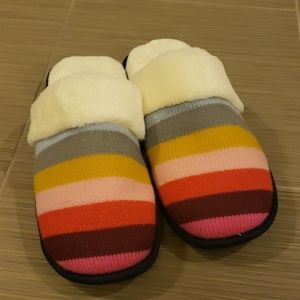 GAP Shoes - Like new GAP fuzzy slippers GAP Shoes - Like new GAP fuzzy slippers